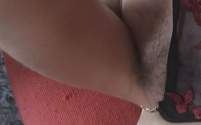 Sabine Sweet: Doce milf fistou seu buraco molhado com tesão