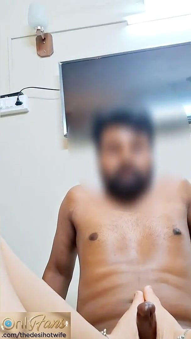 TheaDesiHotwife: เมียสุดฮอตครอบงําการเย็ดกับผัวที่เมียมีชู้น้องสาวทาสและบําเรอเท้า
