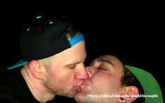 GayKinkCouple: Hluboké kouření s cumkiss