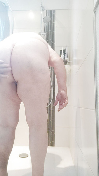 Karlchengeil: Tắm với bọt bọt