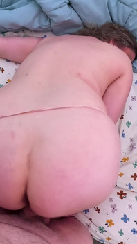 Ejaculare înăuntru cu sex cu mama vitregă dimineața, cu vedere la persoana 1