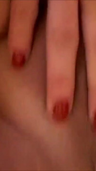 Sexy chlupatá zralá s rukavicemi análně ošukaná zblízka