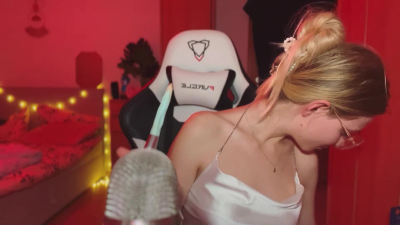 Goddess_Bella_Rae: Consente di sissificarti asmr