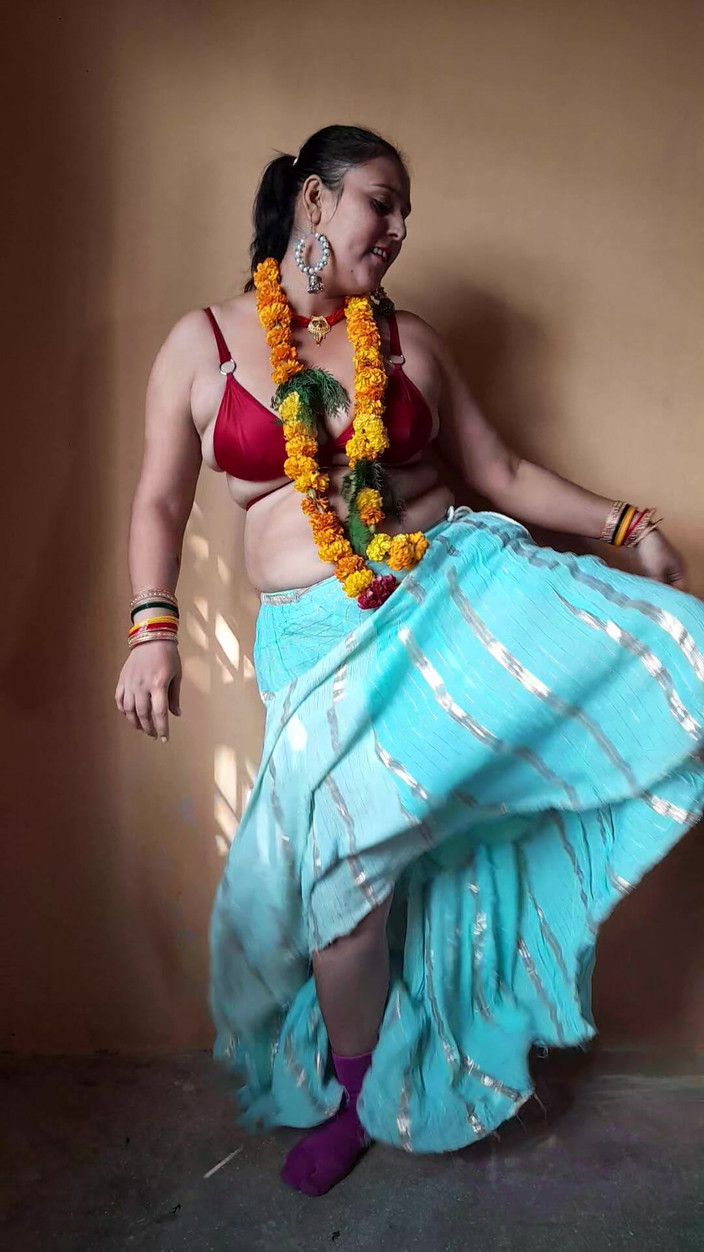 Puja555: Hot Dance
