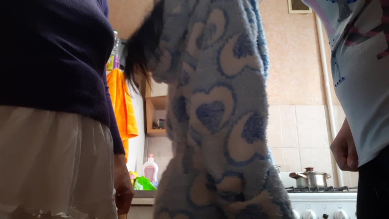 Lesbian-illusion: Minha meia-irmã perdeu a namorada nas cartas