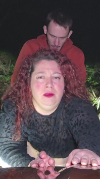 Gece Ormanda Küçük Orospu Sikiyor