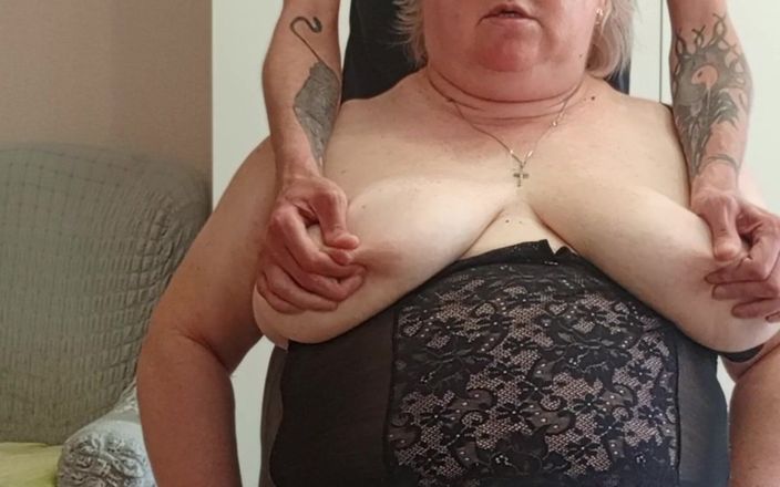 Zona901: Las tetas de su vecina la folló en la boca...