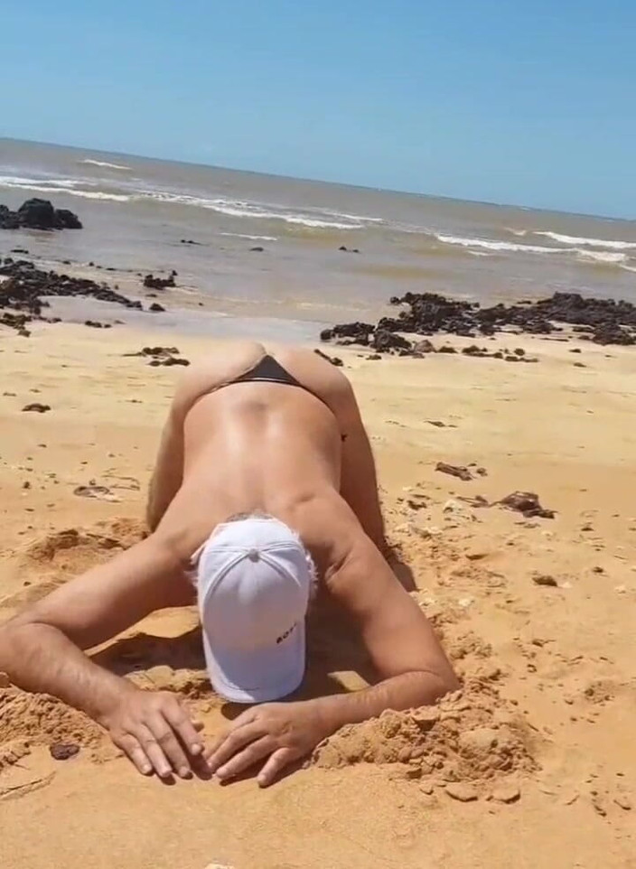 Ladysilvas: Ladysilva sexy mutandine travestito sulla spiaggia Che culo caldo