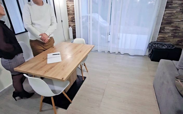 Sofy13: İngilizce öğretmeni sürtük amcığını sikmesi için öğrencisini azdırıyor