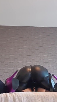 흑인 대물 자지와 섹스하는 아시아 지배자