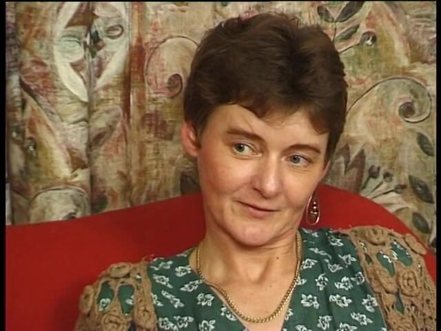 VintageXMovies: Oma naast de deur belooft me wat geld als ik...