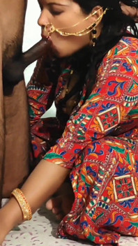 Desi Indian Mature Bhabhi with Big Boobs Fucked in Skirt
