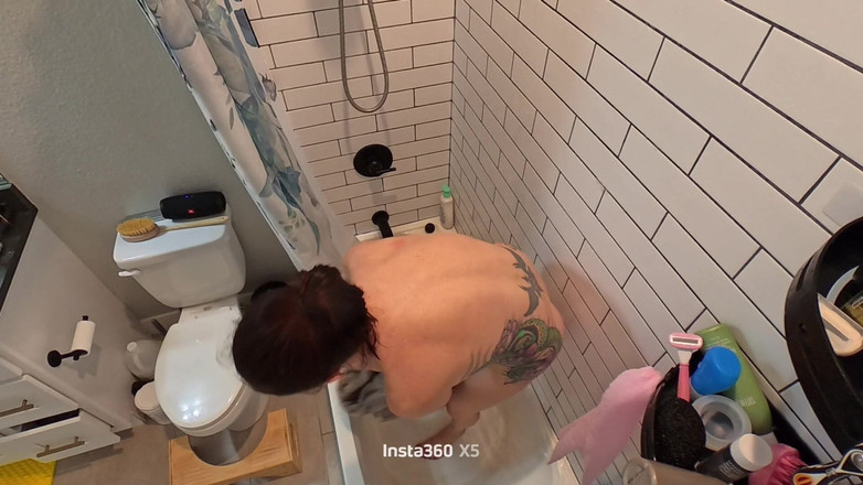 Bigmax8inch: Dickflash - aventura no chuveiro parte 1 nova colega de quarto esqueceu...