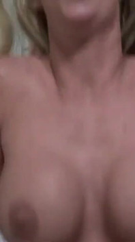 Topuklu seksi uzun boylu hatun üvey kız kardeşim sikişmek için