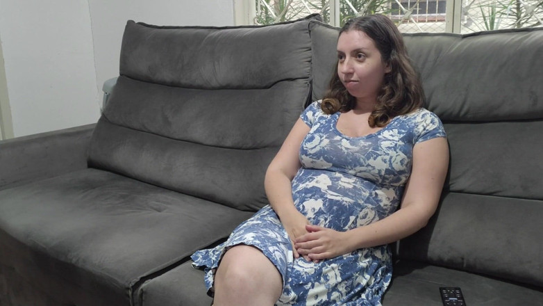 Pamela Valente: Pamela Valente นั่งลงบนควยก่อนจะออกไปเดินเล่น