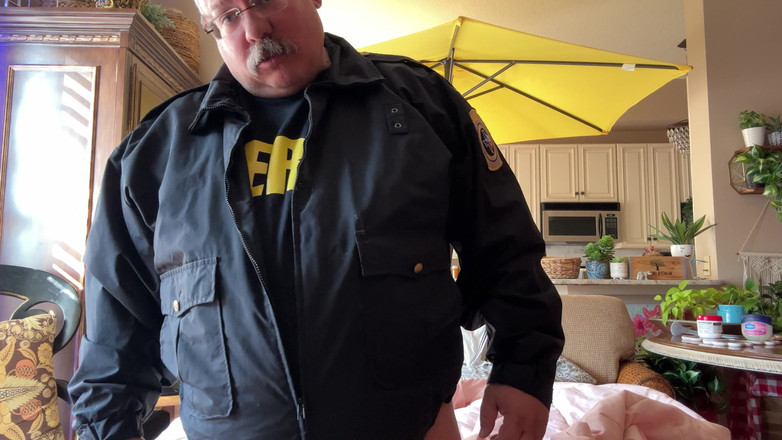 Hand-Free-Daddy-Chub: Alter müriger sheriff befiehlt dir, seinen fetten jungfräulichen arsch zu...