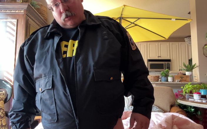 Hand-Free-Daddy-Chub: Il vecchio sceriffo grumpino ti ordina di scopare il suo...