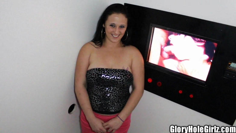 Glory Hole Girlz: Flaby titten-stripper-schlampe, schwarzer schwanz, sperma-mouff, tattoo schwanzlutscher, gloryhole-hure würgt!