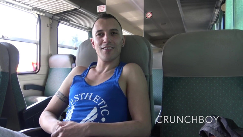 THE BIG BULGE STUDIO: 2472 Von Anonym im öffentlichen Zug gefickt