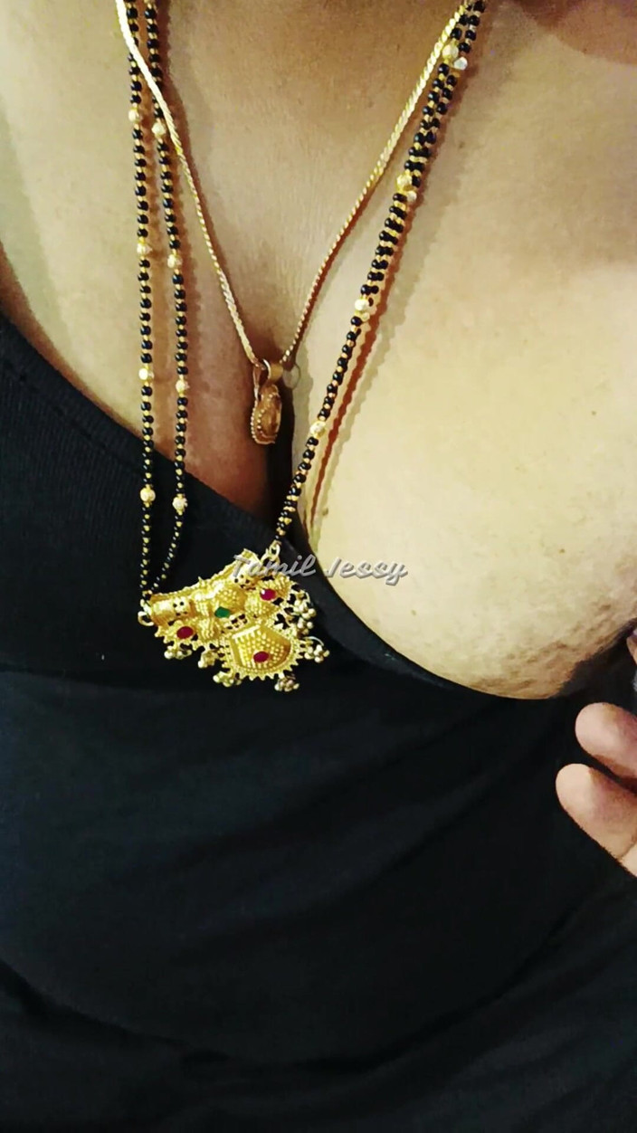 Tamil Jessy: Meia-irmã e meio-irmão brincam 2