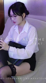无辜的中国女大学生送上写真衣服，但第一次大白屌却跪下 - 跨人种口交