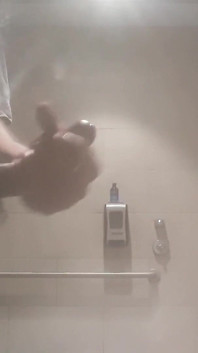 Thủ dâm trước khi tắm
