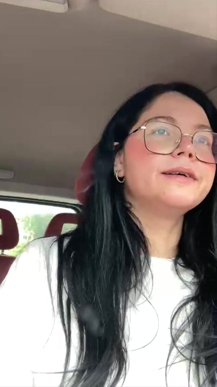 शियोन कूपर: Smoking During Driving in My New Glasses