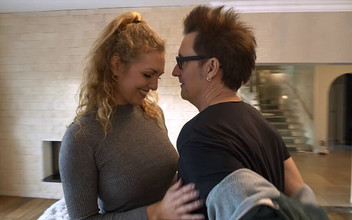 Strassenflirts by Magmafilm: Il buffo Tasso di Conny sta facendo un sondaggio... Sì,...