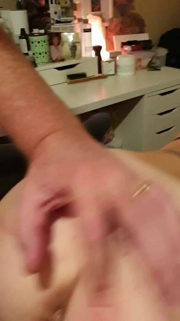 Porn4you413: 딜도 쑤시기, 머리에 사정