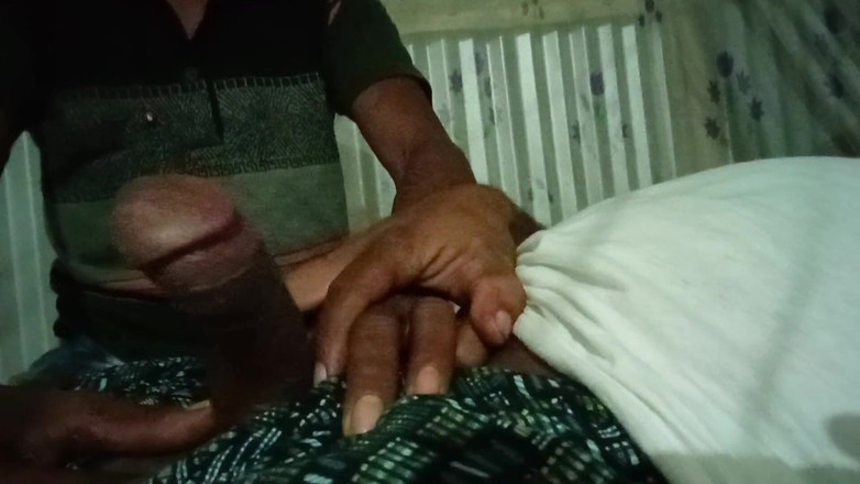 Assam sex king: Indische desi, schwuler Ghush dorf natur körpermassage mit großer schwanz-handjob-masturbation...