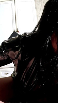 Gros pakistanais, POV en pvc brillant. Pipe à fumer, cowgirl à l’envers et jeu de sperme