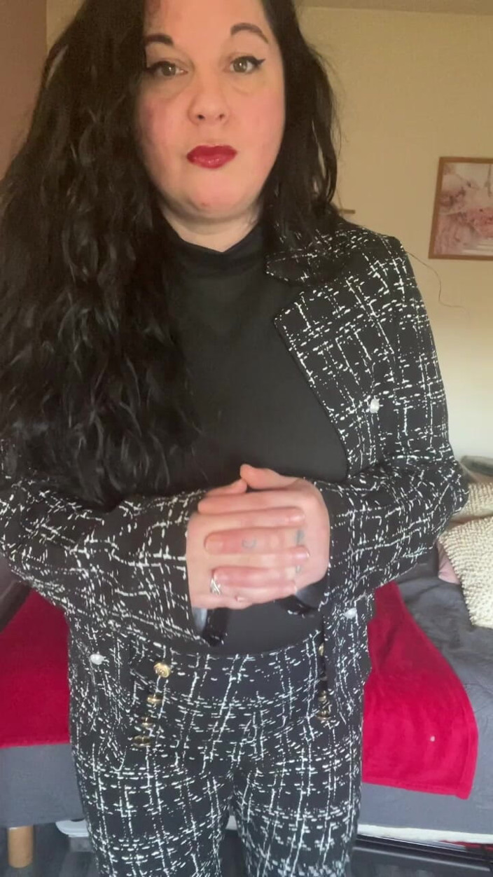 Maitresse Clara: Jag skämmer er alla i elegans