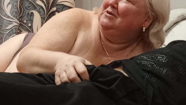 Zona901: Mama vitregă suge pula pentru a obține un alt lot...