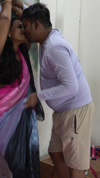 Desi indische Kavita Fick in Sari mit Tatya