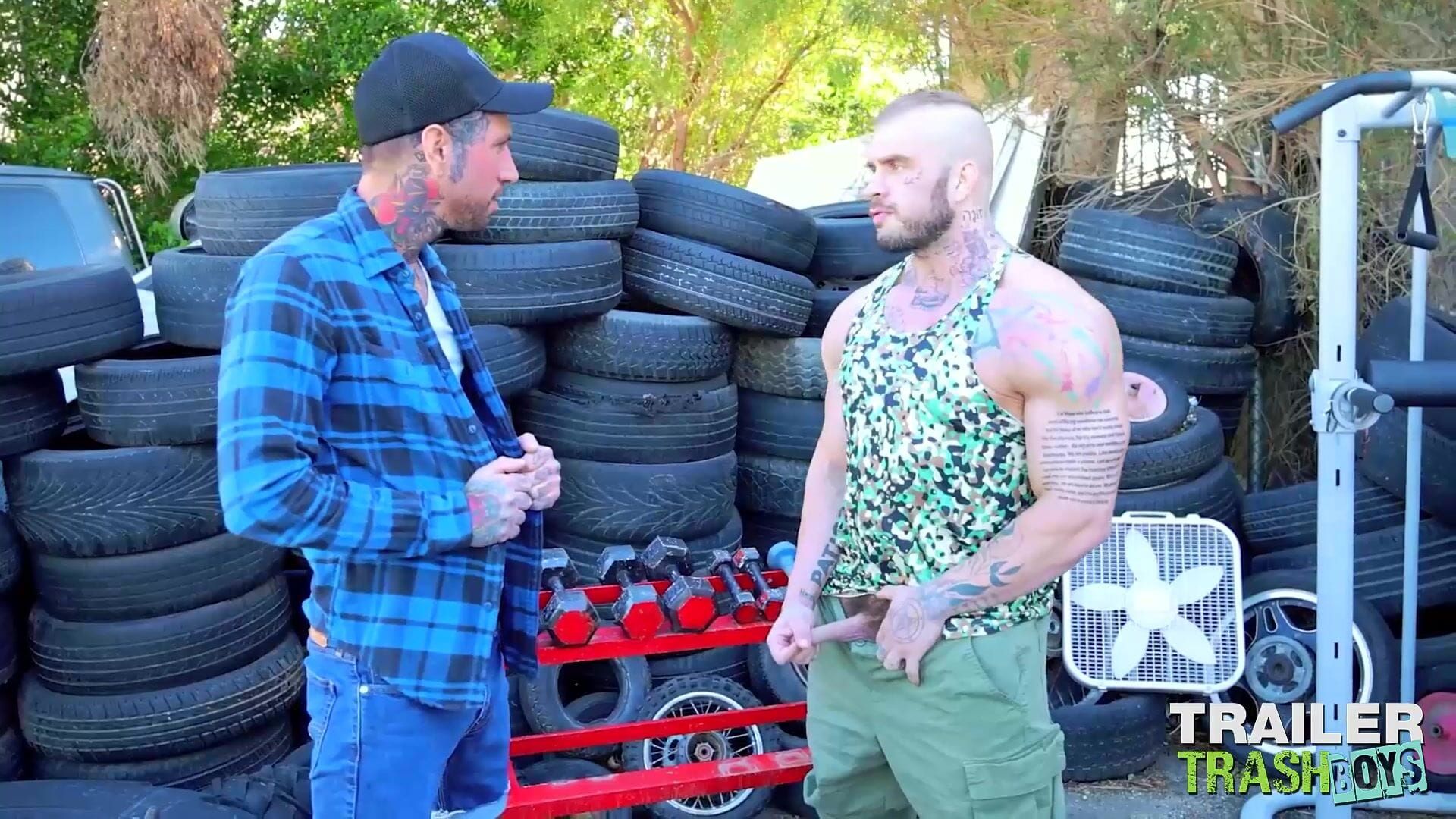 Trailertrashboys Ryan Sebastian breeds with Davin Strong