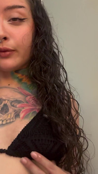 The Gym stepmom Takes off Her Yoga Pants and Farts.