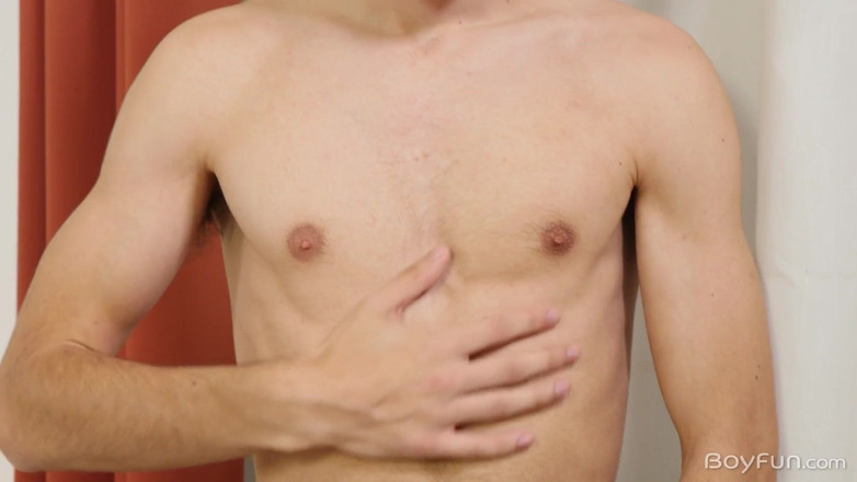 BoyFun Solo: Il ragazzo eccitato è duro e peloso
