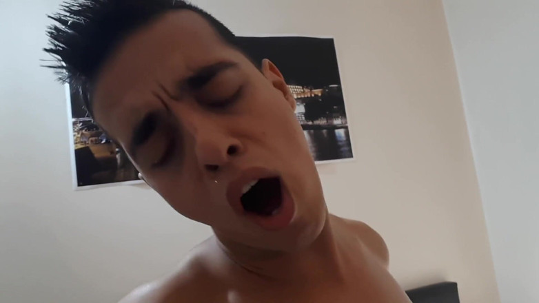 Ridley Dovarez | Gaysight: Pan bash, pelacur penurut yang ngentot sama 2 cowok penurut