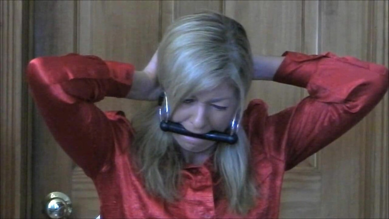 Selfgags classic: 继母的选择:对我淫荡的继女使用哪个堵嘴?(第 1 集,总集 2)