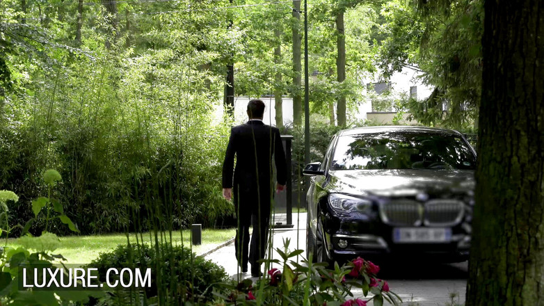 Luxure: Счастливый водитель лимузина в горячем тройничке с Анной Полиной и Jessie Volt