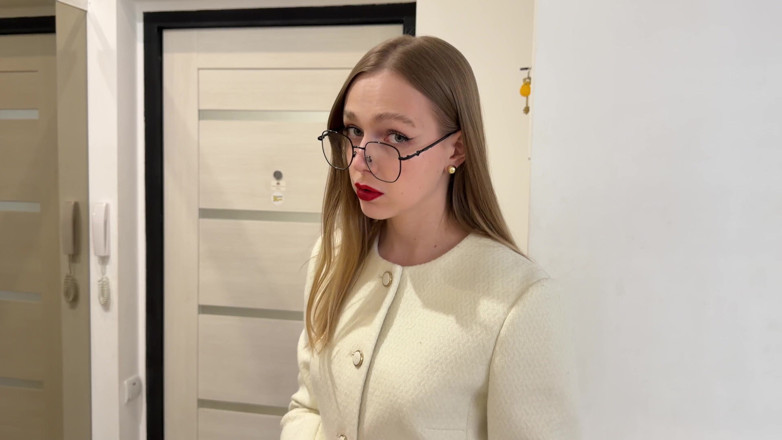 Arisha Mills: アパートの隅々で既婚の不動産屋とセックスしてる。くそっ、彼女は夫を裏切ったんだ - 売女だ
