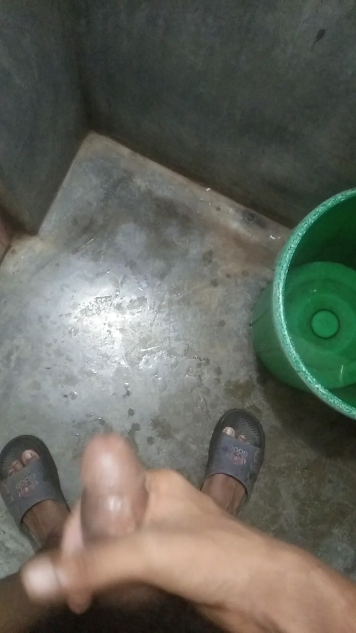 Viral_tiktokar: So I Went to the Bathroom, Put Soap on My...