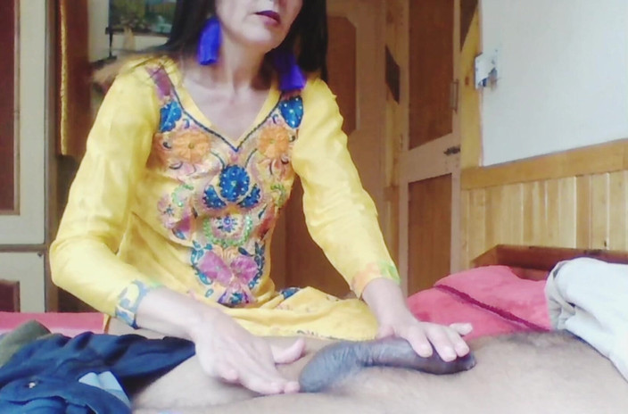 Bolly Karma: Macocha przyprowadza go z powrotem do domu