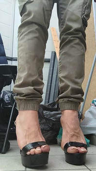 Je baise des talons et des pieds sexy