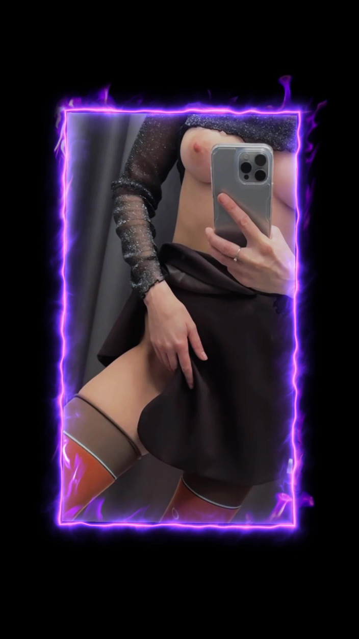 Sonya Pretty: Ragazza nuda nel camerino