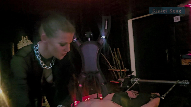 Strict Senz: Stina stone femdom handjob trêu chọc từ chối ngồi lên...