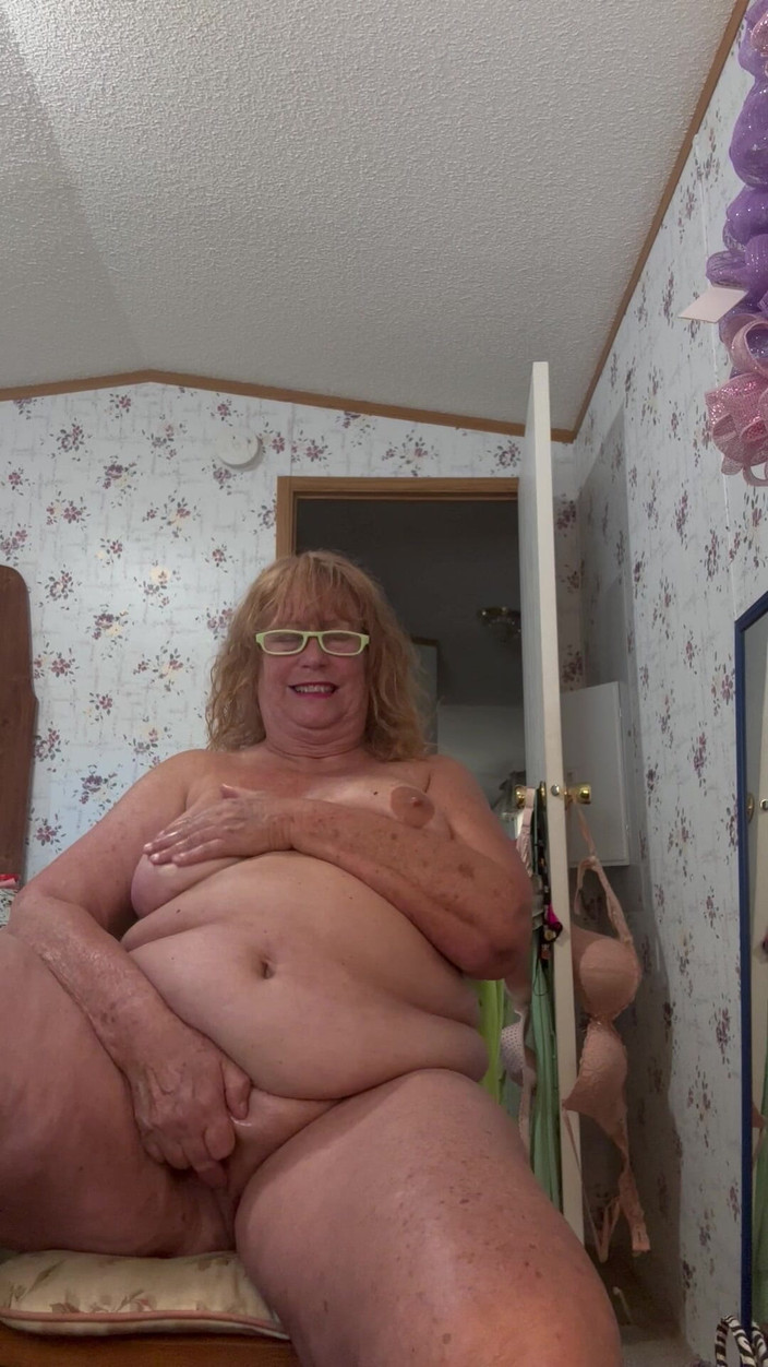 Big Ass 4 U: Masturbation, Nassheit und stöhnen für oma