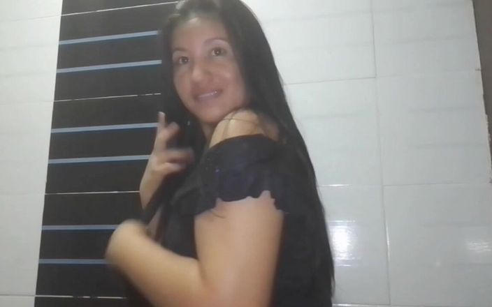 Sexysweet0455: Hijastro cachondo mira a su madrastra con un gran culo...
