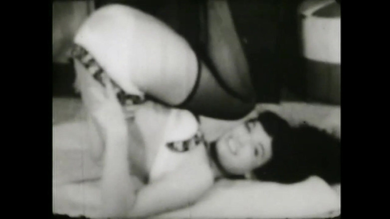 Vintage Megastore Full hd: Chiếc giường dâm đãng