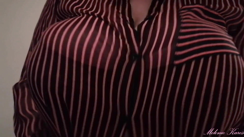Melonie Kares: Zwarte beha blouse grote borsten stuiteren pov